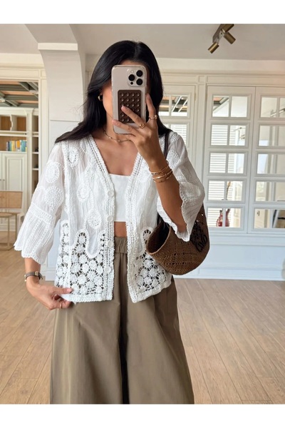 Lavanta Tekstil Λευκή μπλούζα με κοντά μανίκια και κουμπιά