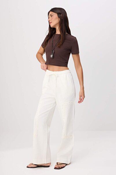 Trendyol Collection Pantaloni albi cu picior larg elastic, detaliați, bumbac ...