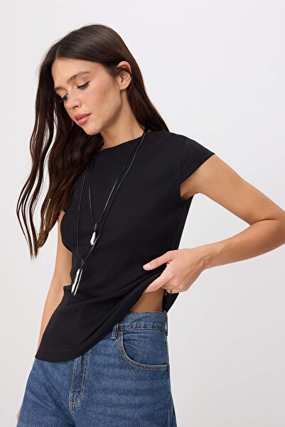 Συλλογή Trendyol Μαύρο κοντομάνικο πλεκτό μπλουζάκι κανονικής εφαρμογής/κοντό...