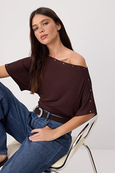 Συλλογή Trendyol Καφέ Πλεκτή Μπλούζα Κανονικής Εφαρμογής με Ασύμμετρο Γιακά κ...