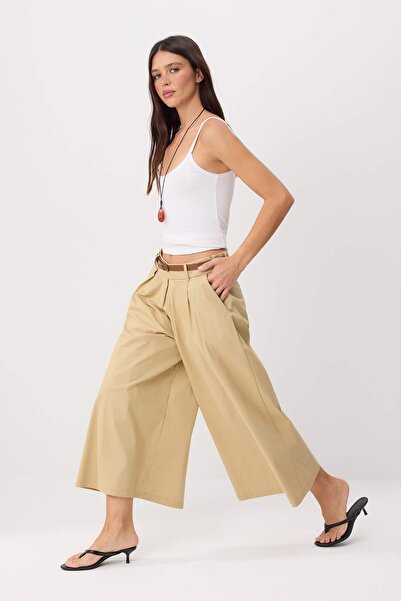 Συλλογή Trendyol Μπεζ κοντό παντελόνι με ζώνη και εφέ φούστας Papaertouch TWO...