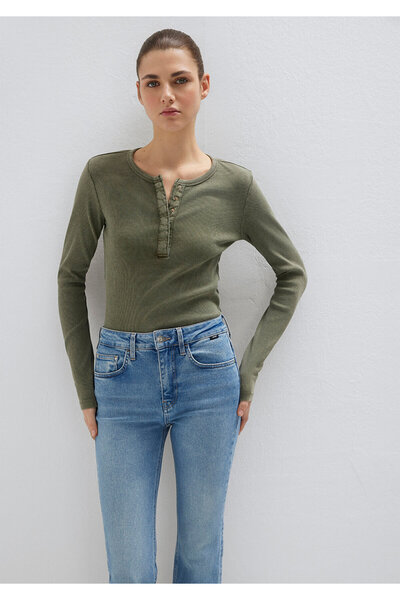 Mavi Halbknopf-Langarm-T-Shirt in Khaki, Slim Fit / schmale Passform 1613750-...