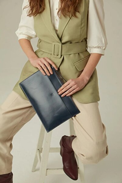 HELMBROOK Γυναικεία τσάντα Portfolio Beverly - Navy με δερμάτινη τσέπη, φερμο...