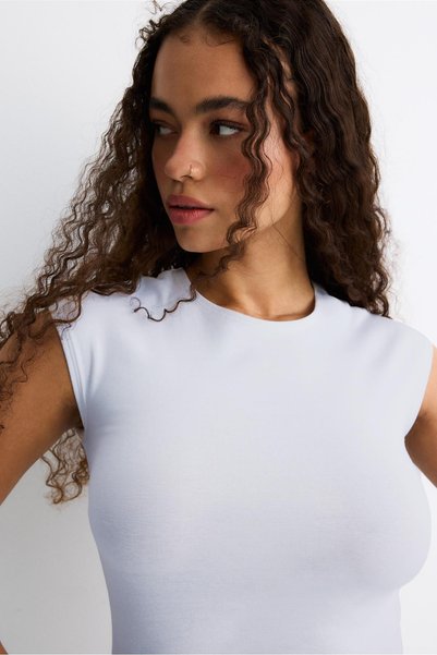 Stradivarius تي شيرت قصير بأكمام قصيرة