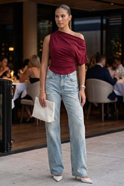 Madmext Γυναικεία μπλούζα μονόχρωμη μπορντό με μοντέρνα κοπή και κομψό σχέδιο...