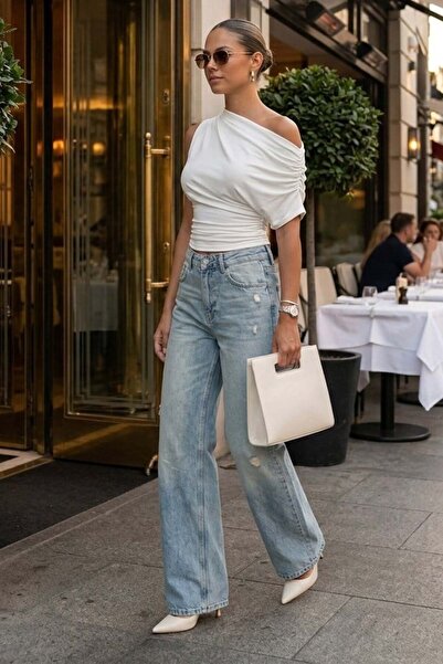 Madmext Λευκή μοντέρνα γυναικεία μπλούζα με έναν ώμο και κομψή εφαρμογή MG2669