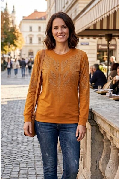 Aylin ΓΚΟΥΝΤΣΟΥΟΓΛΟΥ ΑΘΛΗΤΙΚΗ ΒΛΟΥΖΑ ΑΠΟ ΧΤΕΝΙΣΜΕΝΟ ΒΑΜΒΑΚΙ ΜΕ ΜΗΔΕΝΙΚΟ ΛΑΙΜΟ...