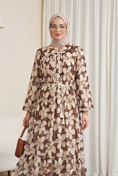 HİJABAYA Φόρεμα σιφόν με επένδυση και ζώνη από ύφασμα ρομπάν