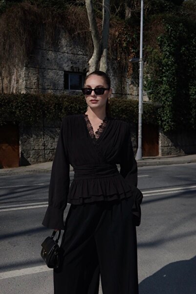 QİMYA BUTİK MİSS NEŞEM Γυναικεία μπλούζα με επένδυση, λαιμόκοψη V, δαντέλα, ζ...