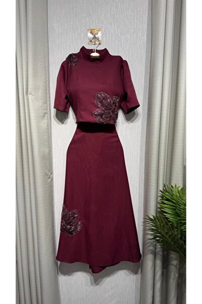 SAMEERAH STYLE Shiny Rose Embroidery Blouse and Skirt Set