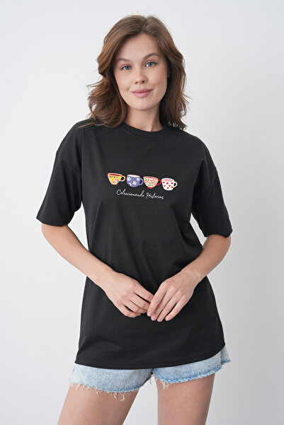 TREND EMMODA Tricou negru cu gât rotund și imprimeu colorat pentru femei iubi...