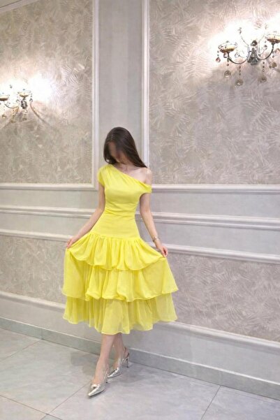 SAMEERAH STYLE Lemon-Colored One-Shoulder Midi Dress with Elegant Layered Skirt