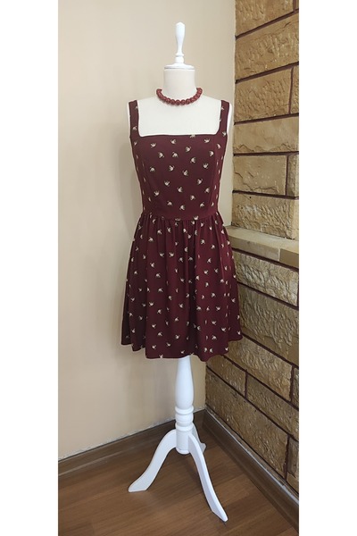 Bordo askılı desenli kare yaka mini elbise