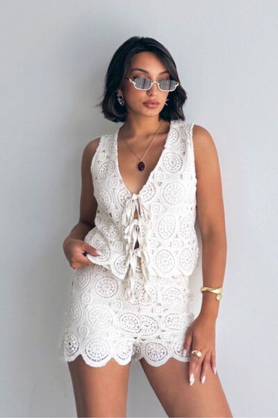 VERYMODA Δαντελένιο γιλέκο με δέσιμο μπροστά από ύφασμα ρυελόνιο |   VMD2883