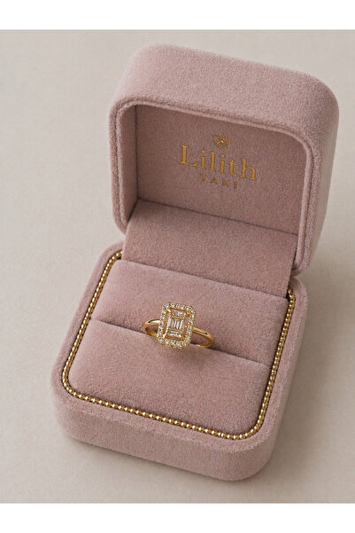Lilith Takı Baget Taşlı Gold Yüzük – Işıltılı Zarif Tasarım & Şık Hediye Seçe...