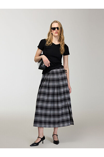 LC Waikiki Γυναικείο μπλουζάκι YK PLUS με λαιμόκοψη V