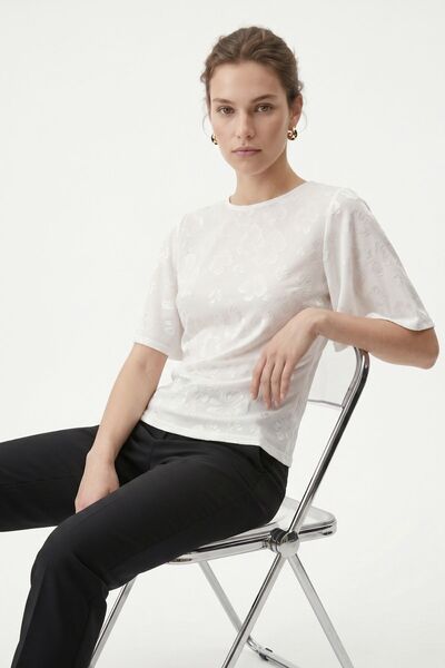 Rays Εκρού μπλούζα ζακάρ με φουσκωτά μανίκια και δέσιμο στην πλάτη 261151