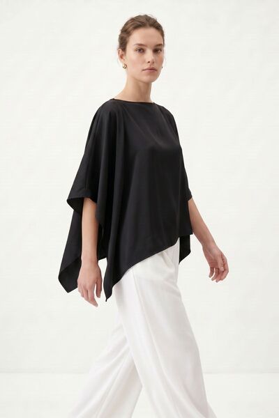 Rays Μαύρη ασύμμετρη μπλούζα με λαιμόκοψη καγιάκ 261103