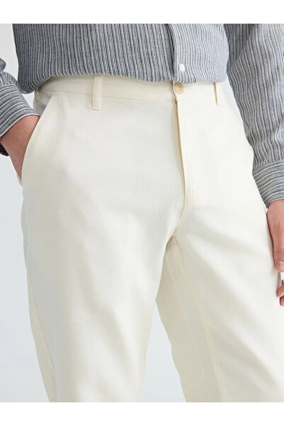 LC Waikiki Ανδρικό παντελόνι chino σε εκρού χρώμα, κανονική εφαρμογή