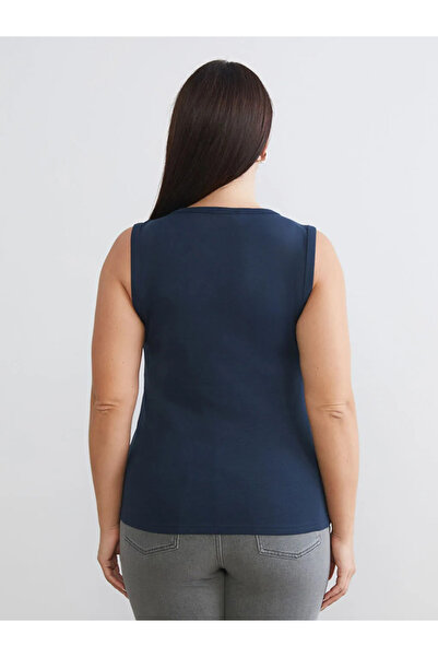 LC Waikiki Λευκό Γυναικείο Αθλητικό Μπλουζάκι με Λαιμόκοψη V σε Μεγάλο Μέγεθο...