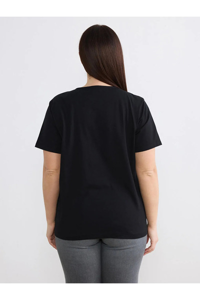 LC Waikiki Μαύρη μπλούζα με λαιμόκοψη καγιάκ και υφή, σε μεγάλο μέγεθος