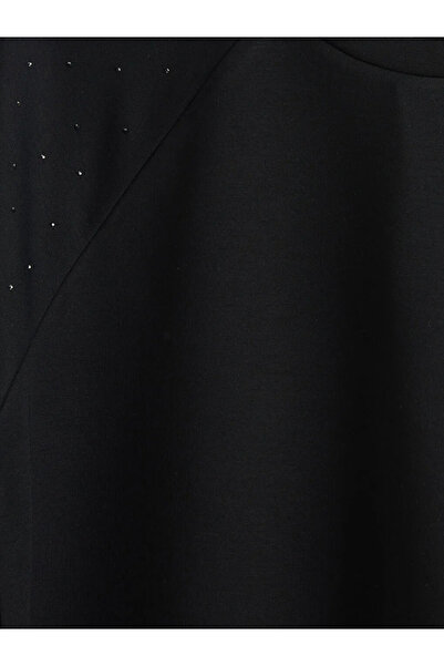 LC Waikiki Μαύρη μπλούζα με λαιμόκοψη ποδηλάτου και κεντημένη με πέτρες