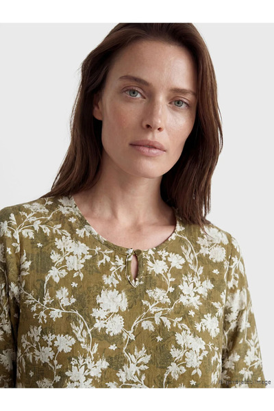 LC Waikiki Καφέ μπλούζα με λουλουδάτο σχέδιο και λαιμόκοψη ποδηλάτου