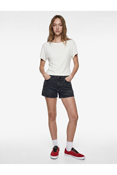 Koton Μπλουζάκι από βισκόζη με κανονική εφαρμογή, ανοιχτούς ώμους και κοντά μ...