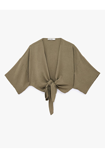 Koton Κοντομάνικο κιμονό με διπλό στήθος, δεμένο στο λαιμό και σε υπερμεγέθη ...