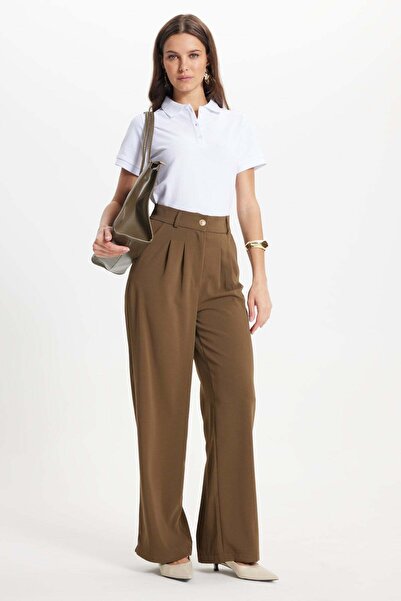 Tudors Γυναικείο παντελόνι σε χαλαρή εφαρμογή με χρυσά κουμπιά και λεπτομέρει...