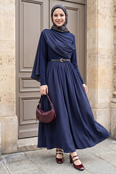 InStyle Φόρεμα σε σκούρο μπλε με λεπτομέρεια σάλι στον ώμο και ζώνη