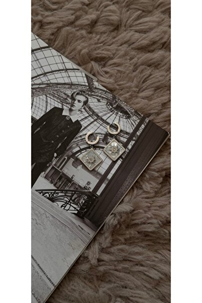 KAD COLLECTION أقراط من الفولاذ المطلي بالمينا باللون الأبيض مع شكل الشمس