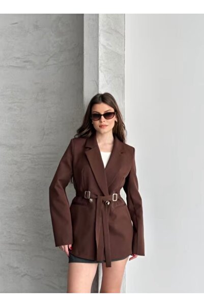 Kemer Detaylı Kadın Blazer Ceket Şık ve Modern Tasarım
