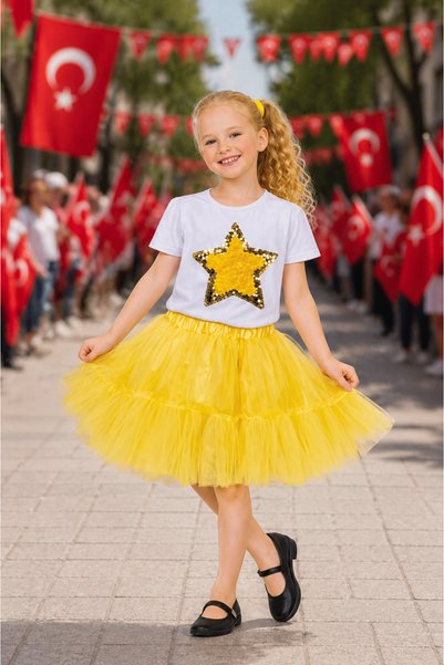 HER ŞEY NOTA www.herseynota.com Set tricou cu detaliu stea și fustă din tul g...