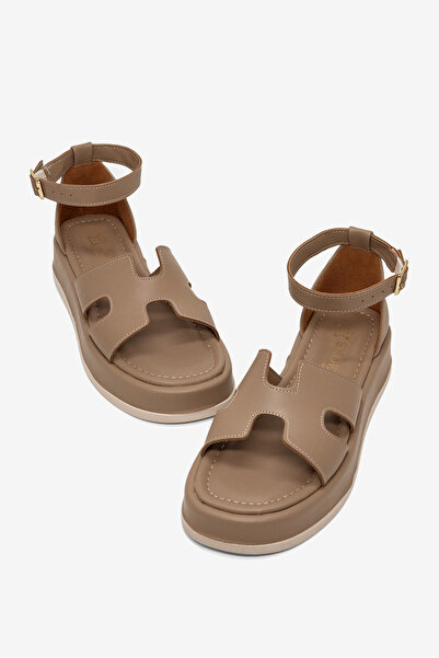 Tonny Black Γυναικεία σανδάλια από δέρμα βιζόν με άνετη εφαρμογή και λουράκι ...