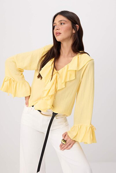 Συλλογή Trendyol Κίτρινη Λεπτομέρεια με βολάν Υφαντό Μπλούζα TWOAW26BZ00290