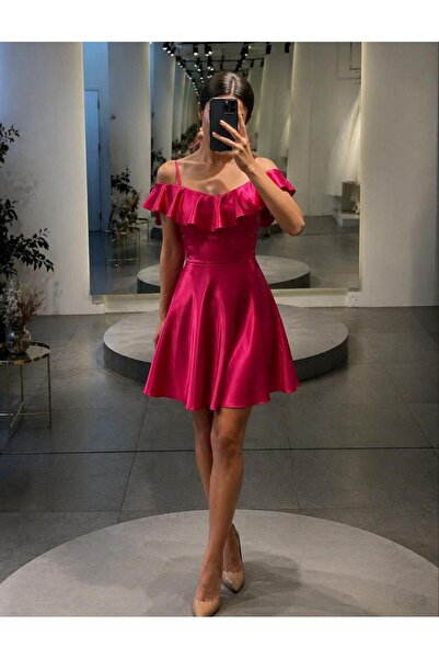 Modafeminen Φόρεμα με βολάν από σατέν με λουράκια χωρίς ώμους 582218 ΦΟΥΚΣΙΑ