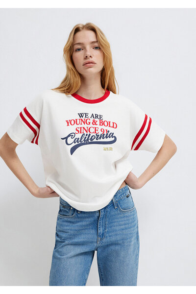 Mavi Bedrucktes Ecru-T-Shirt mit normaler Passform / Regular Fit 1613861-70057