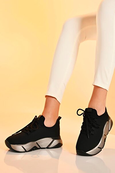 Beyond Γυναικείο Μαύρο Πλατινένιο Πολυαθλητικό Αθλητικό Παπούτσι 4,5εκ. BYNDR...