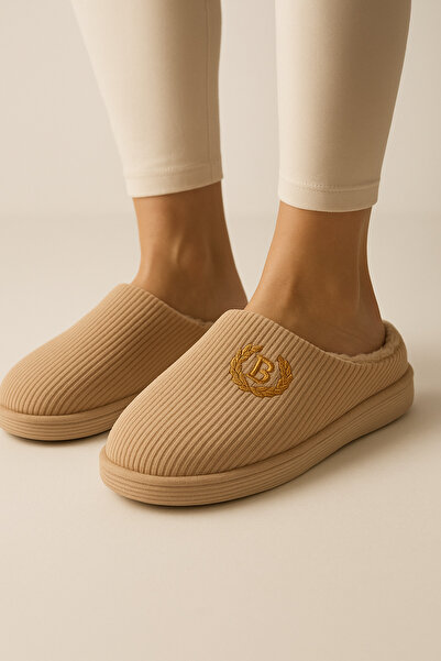 Beyond Γυναικείες παντόφλες σπιτιού με κέντημα βελούδο σε μπεζ χρώμα BYNDZENK...