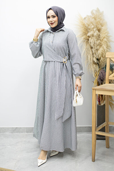 Tesettür Dünyası Ριγέ πουκαμισένιο φόρεμα με αγκράφα TSD260196 Μαύρο