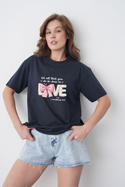 TREND EMMODA Tricou de damă, roz, cu fundă și perle albe, cu imprimeu estetic...