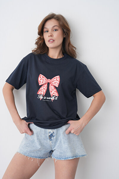 TREND EMMODA تي شيرت نسائي ذو طابع الثقة بالنفس، مزين بنقشة الفهد، وطبعة فيون...