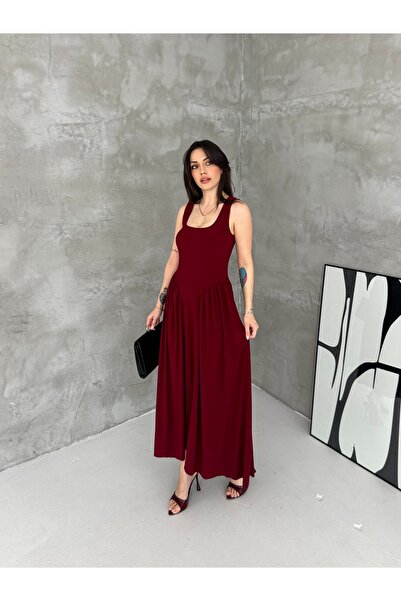 Noi Belis Πλεκτό φόρεμα με τετράγωνο γιακά, μάξι μήκος και λεπτομέρεια βολάν ...