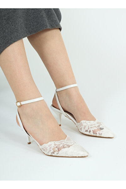 Lölük Moda Γυναικεία παπούτσια με λεπτό τακούνι και λεπτομέρεια από δαντέλα A...