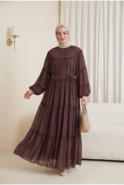 Modamorfo Φόρεμα με ελαστικό μανίκι, δέσιμο στη μέση, στρώσεις και λεπτομέρει...