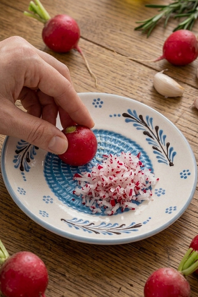 evcime El Yapımı Seramik Rende Tabağı (13 cm) –Sarımsak, Zencefil, Meyve Püresi ve Bebek Maması Hazırlayıcı