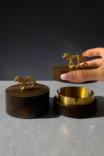 GİSVOL Set of 2 Metal Decorative Ashtrays with Wooden Lion Figures, Tabletop Ashtray Dark Gold Lion