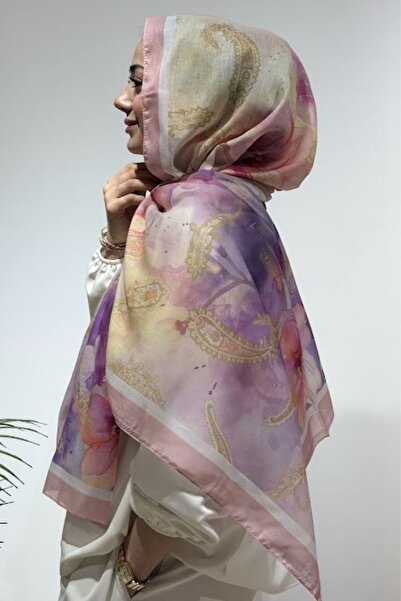 Firuze scarf شال ناعم بنمط زهور عرقية باللون الوردي
