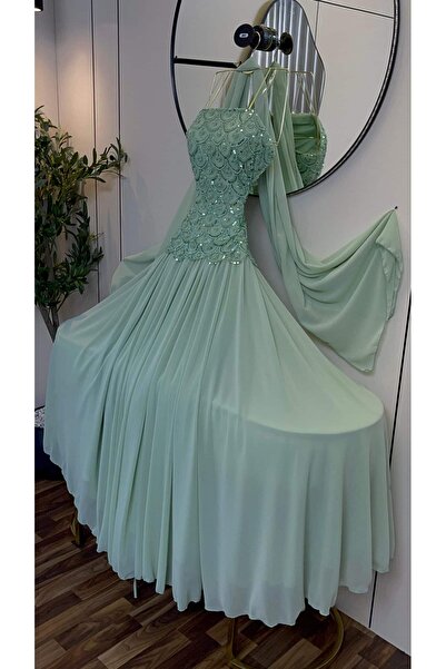 orizia boutique فستان سهرة Pearl نقاء اللون وتفاصيل الخرز الدقيقة التي تشبه اللآلئ
